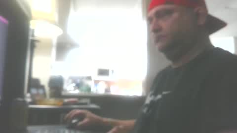 Snapshot of ouiostie chatting on December 3, 4:05 pm Vraiment la online show from December 3, 4:05 pm