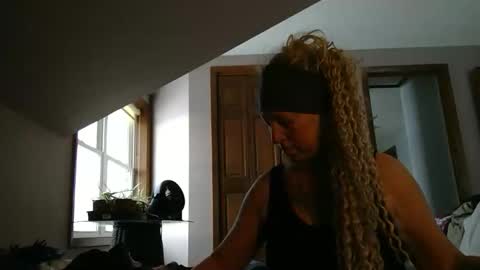 Snapshot of outdoorchicprivate chatting on February 10, 2:21 pm JJ online show from February 10, 2:21 pm