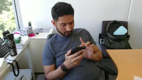 Snapshot of outdoornakedguy11_007 chatting on February 12, 12:27 am outdoornakedguy11_007 online show from February 12, 12:27 am