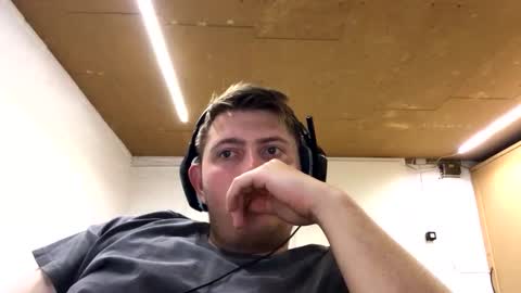 Snapshot of outflayd chatting on November 4, 2:27 pm outflayd online show from November 4, 2:27 pm