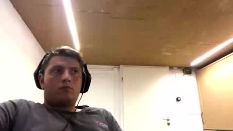 Snapshot of outflayd chatting on November 6, 12:11 am outflayd online show from November 6, 12:11 am