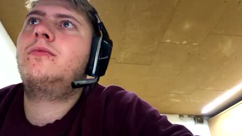 Snapshot of outflayd chatting on November 11, 10:26 am outflayd online show from November 11, 10:26 am