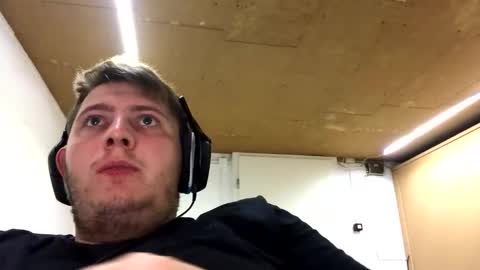 Snapshot of outflayd chatting on November 16, 11:54 pm outflayd online show from November 16, 11:54 pm