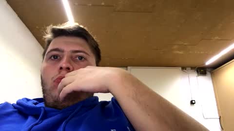 Snapshot of outflayd chatting on November 17, 10:37 pm outflayd online show from November 17, 10:37 pm