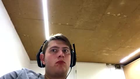 Snapshot of outflayd chatting on November 23, 11:04 pm outflayd online show from November 23, 11:04 pm