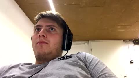 Snapshot of outflayd chatting on December 1, 3:50 pm outflayd online show from December 1, 3:50 pm