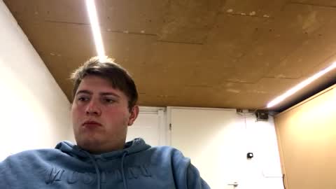 Snapshot of outflayd chatting on December 16, 12:43 pm outflayd online show from December 16, 12:43 pm