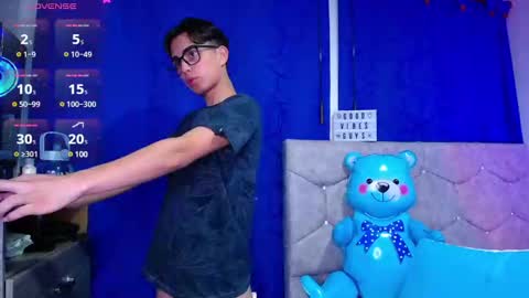 Snapshot of owenblue__ chatting on December 3, 6:04 am Owen Independent model online show from December 3, 6:04 am