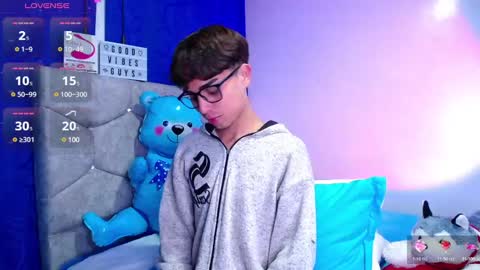 Snapshot of owenblue__ chatting on December 5, 6:32 am Owen Independent model online show from December 5, 6:32 am
