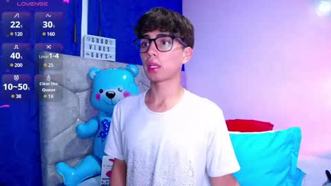 Snapshot of owenblue__ chatting on December 7, 7:38 am Owen Independent model online show from December 7, 7:38 am