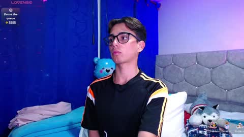 Snapshot of owenblue__ chatting on December 20, 5:57 am Owen Independent model online show from December 20, 5:57 am
