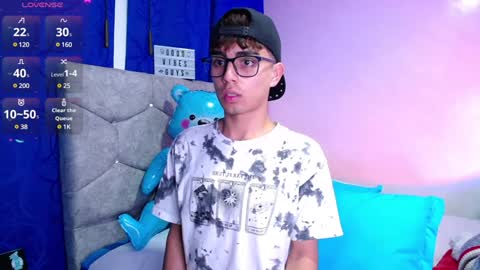 Snapshot of owenblue__ chatting on December 31, 12:11 am Owen Independent model online show from December 31, 12:11 am