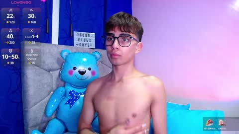 Snapshot of owenblue__ chatting on December 31, 5:22 am Owen Independent model online show from December 31, 5:22 am