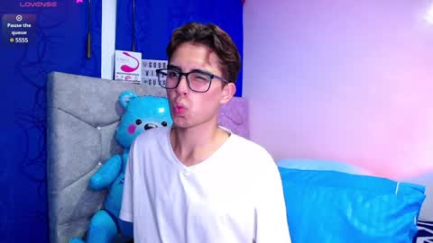 Snapshot of owenblue__ chatting on January 29, 6:54 am Owen Independent model online show from January 29, 6:54 am