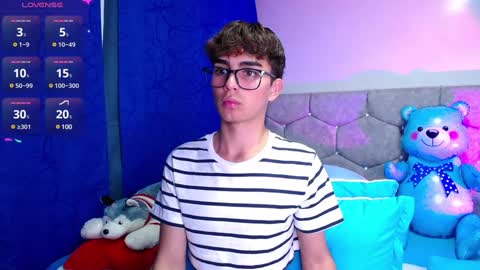 Snapshot of owenblue__ chatting on February 4, 6:04 am Owen Independent model online show from February 4, 6:04 am