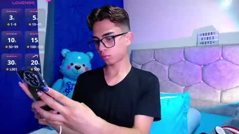 Snapshot of owenblue__ chatting on February 13, 10:43 pm Owen Independent model online show from February 13, 10:43 pm