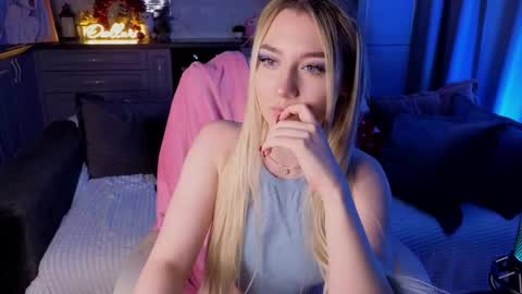 Snapshot of owlluree chatting on February 21, 8:43 pm Gretta online show from February 21, 8:43 pm