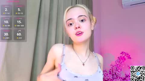 Snapshot of oxcy_live chatting on April 12, 5:12 am Oxcy online show from April 12, 5:12 am