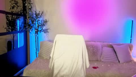 Oxy Foxie online show from March 29, 5:35 pm