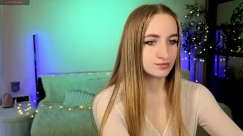 Oxy Foxie online show from April 4, 3:20 pm