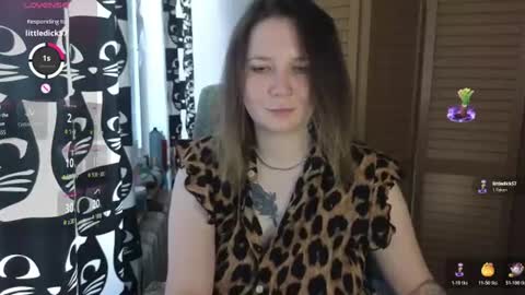 Snapshot of ozalin chatting on June 19, 1:37 pm ozalin online show from June 19, 1:37 pm