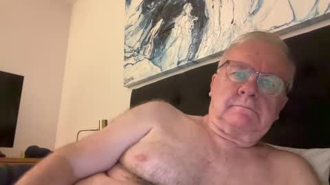 Snapshot of ozhairybearxxxx chatting on December 3, 11:01 am ozhairybearxxxx online show from December 3, 11:01 am