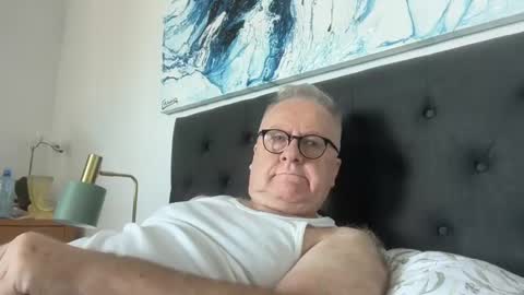 Snapshot of ozhairybearxxxx chatting on February 7, 1:04 am ozhairybearxxxx online show from February 7, 1:04 am
