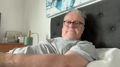 ozhairybearxxxx online show from November 22, 2:21 am