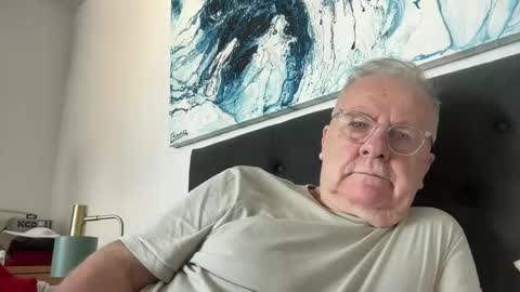 ozhairybearxxxx online show from May 20, 3:45 am