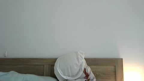 Snapshot of ozzie_male77 chatting on November 8, 4:12 am Brian online show from November 8, 4:12 am