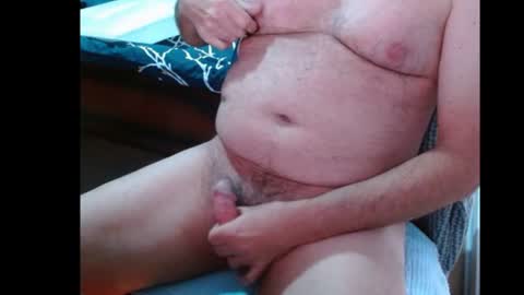 Snapshot of ozzieozzieoi chatting on June 25, 1:27 am HairyolOz online show from June 25, 1:27 am