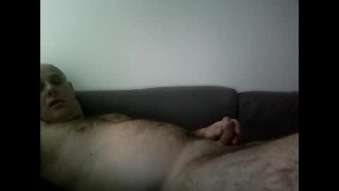 Snapshot of ozzy60 chatting on December 18, 8:20 am ozzy60 online show from December 18, 8:20 am