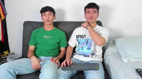 Snapshot of p_jhon chatting on November 4, 6:34 am P online show from November 4, 6:34 am