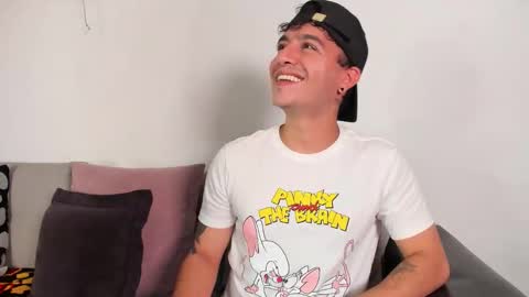 Snapshot of p_jhon chatting on November 27, 2:57 am P online show from November 27, 2:57 am