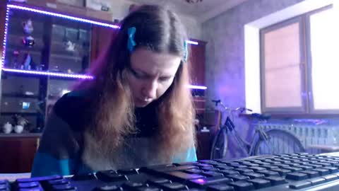 Ella online show from April 15, 7:04 am