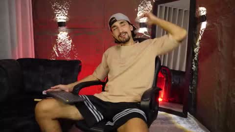 Snapshot of pablo_russoo chatting on February 19, 3:02 am pablo online show from February 19, 3:02 am