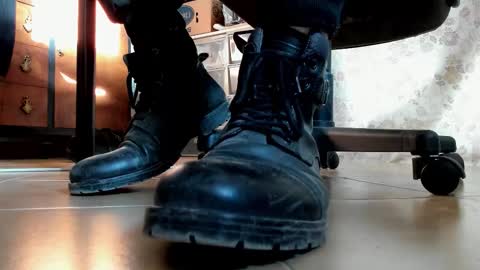 Snapshot of pablomenesssl chatting on January 8, 8:05 am Pablo Meness online show from January 8, 8:05 am