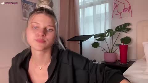 Snapshot of paigepawg chatting on February 22, 3:10 pm PaigePawg online show from February 22, 3:10 pm