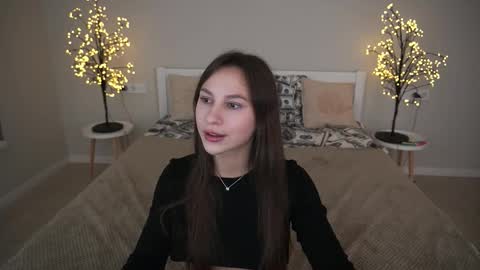 Paige online show from October 10, 1:10 pm