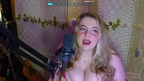 Snapshot of paigestation chatting on May 14, 10:49 pm PaigeStation online show from May 14, 10:49 pm