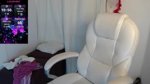 Snapshot of paiper_halliwey chatting on November 30, 11:58 am paiper online show from November 30, 11:58 am