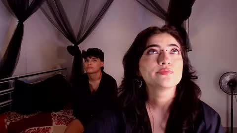 Snapshot of palmerandsony chatting on March 1, 11:51 pm online show from March 1, 11:51 pm