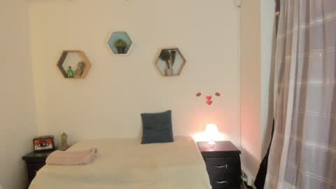 Paloma  online show from April 6, 9:38 pm