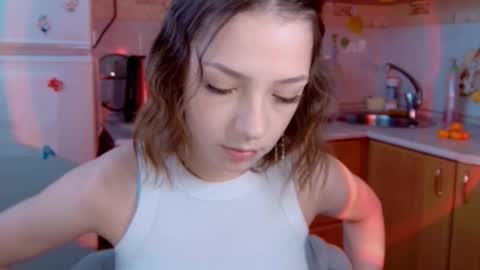 Snapshot of pambeeslyy chatting on February 1, 8:35 am Pam online show from February 1, 8:35 am