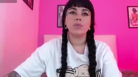 Snapshot of pamela_666_ chatting on February 5, 7:18 pm pamela_666_ online show from February 5, 7:18 pm