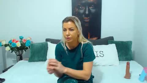 Snapshot of pamela_issy chatting on January 5, 3:02 pm PAMEL ISSY online show from January 5, 3:02 pm