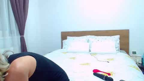 Snapshot of pamela_issy chatting on March 23, 7:12 am PAMEL ISSY online show from March 23, 7:12 am