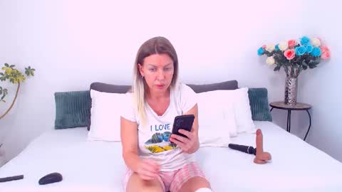 Snapshot of pamela_issy chatting on April 24, 7:44 am PAMEL ISSY online show from April 24, 7:44 am