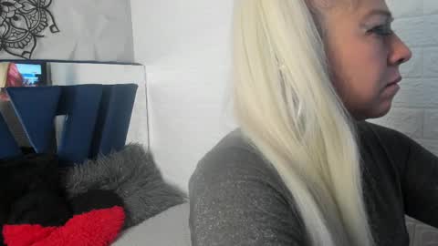 pamela velazco online show from October 6, 12:46 pm