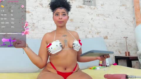 Snapshot of pamela_west chatting on January 6, 6:52 pm Pamela West online show from January 6, 6:52 pm